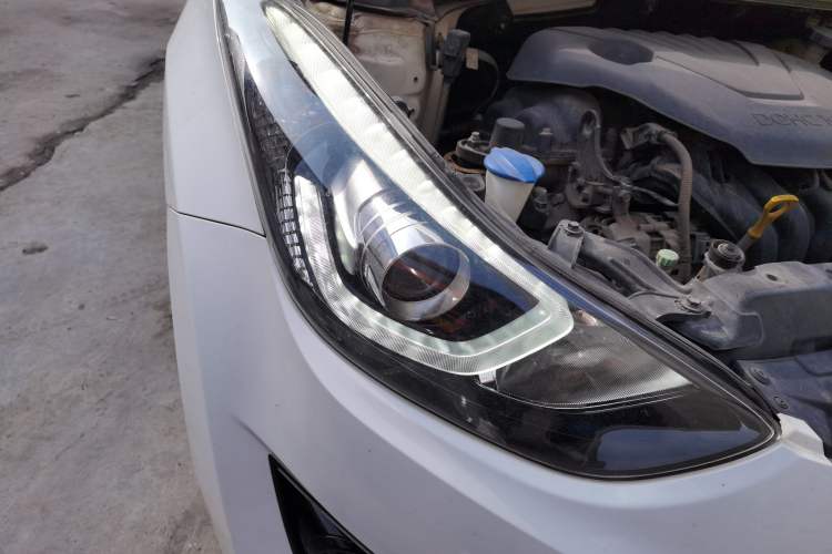 Used Hyundai Elantra (5th Generation / Langdong) 2016 1.6L Manual Luxury Model Right Front Headlight