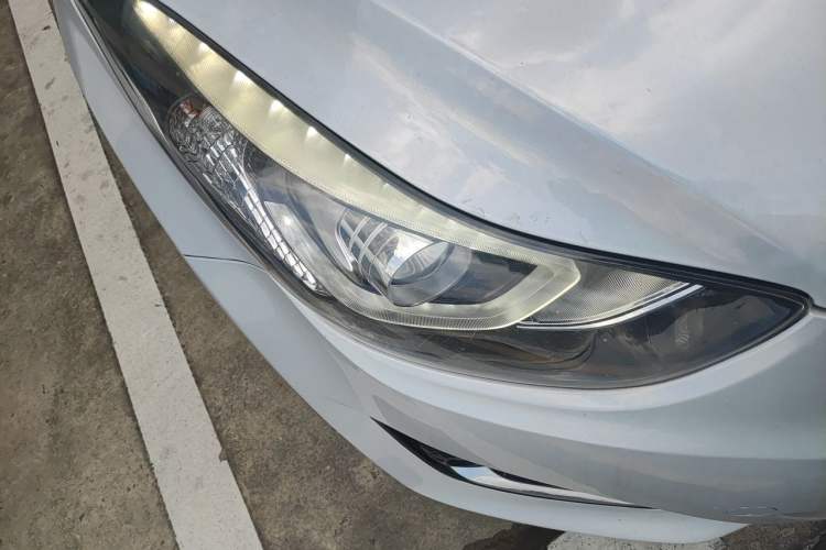 Used Hyundai Elantra (5th Generation / Langdong) 2016 1.6L Automatic Smart Version Right Front Headlight