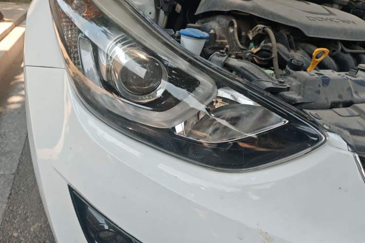 Used Hyundai Elantra (5th Generation / Langdong) 2016 1.6L Manual Luxury Model Right Front Headlight