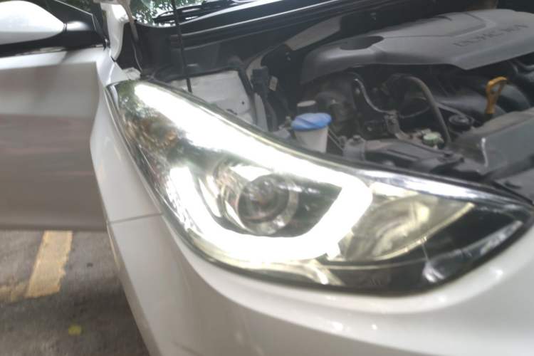 Used Hyundai Elantra (5th Generation / Langdong) 2016 1.6L Automatic Smart Version Right Front Headlight