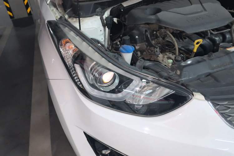 Used Hyundai Elantra (5th Generation / Langdong) 2016 1.6L Automatic Smart Version Right Front Headlight