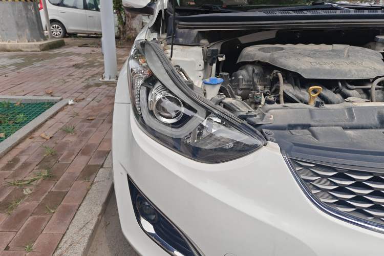 Used Hyundai Elantra (5th Generation / Langdong) 2016 1.6L Automatic Prestige Model Right Front Headlight