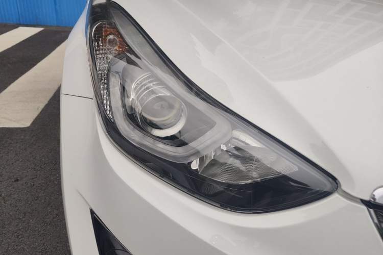 Used Hyundai Elantra (5th Generation / Langdong) 2016 1.6L Automatic Prestige Model Right Front Headlight