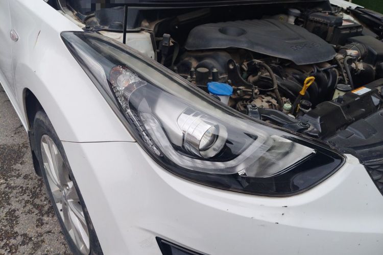 Used Hyundai Elantra (5th Generation / Langdong) 2016 1.6L Automatic Smart Version Right Front Headlight
