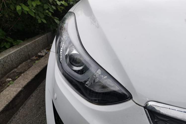 Used Hyundai Elantra (5th Generation / Langdong) 2016 1.6L Automatic Prestige Model Right Front Headlight