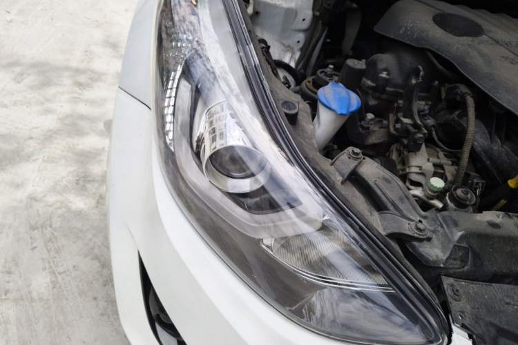 Used Hyundai Elantra (5th Generation / Langdong) 2016 1.6L Automatic Smart Version Right Front Headlight