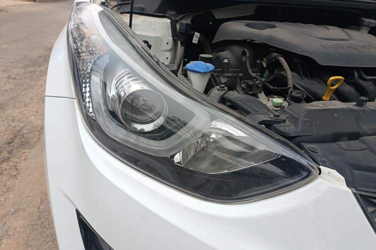 Used Hyundai Elantra (5th Generation / Langdong) 2016 1.6L Manual Luxury Model Right Front Headlight