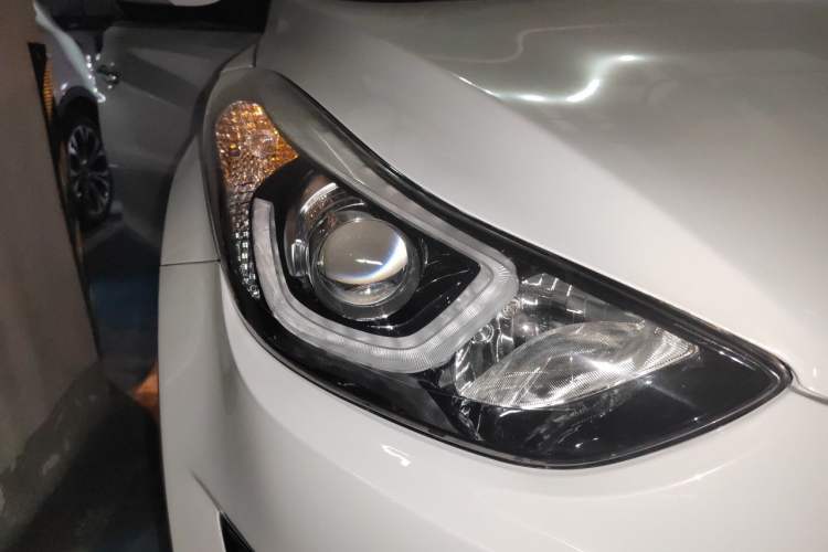 Used Hyundai Elantra (5th Generation / Langdong) 2016 1.6L Automatic Prestige Model Right Front Headlight