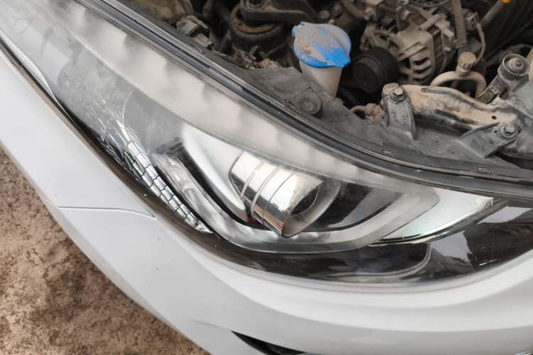 Used Hyundai Elantra (5th Generation / Langdong) 2016 1.6L Automatic Smart Version Right Front Headlight