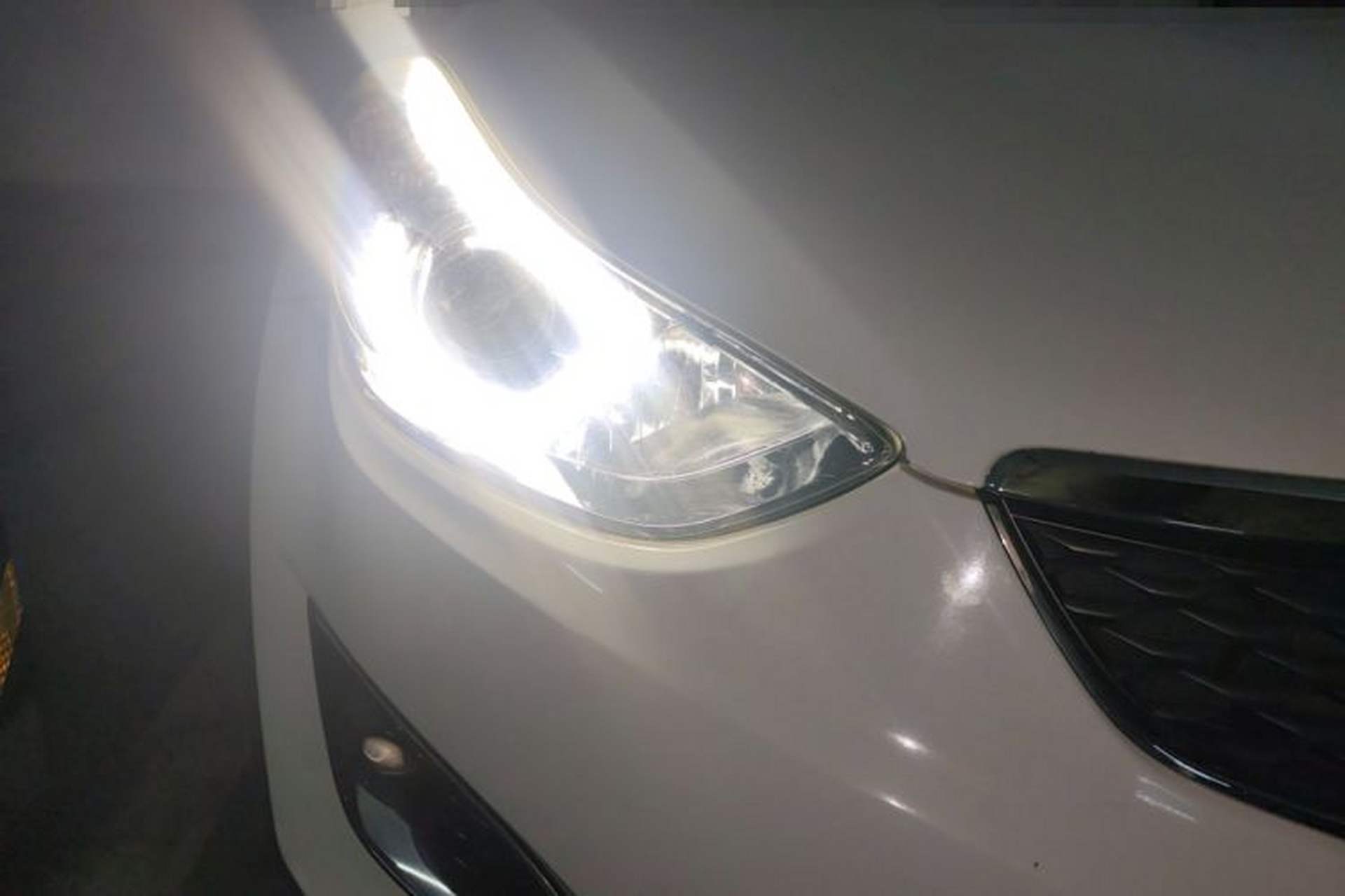 Used Hyundai Elantra (5th Generation / Langdong) 2016 1.6L Automatic Smart Version Right Front Headlight