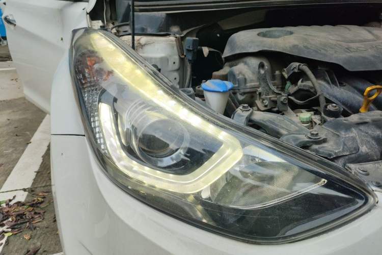 Used Hyundai Elantra (5th Generation / Langdong) 2016 1.6L Automatic Prestige Model Right Front Headlight