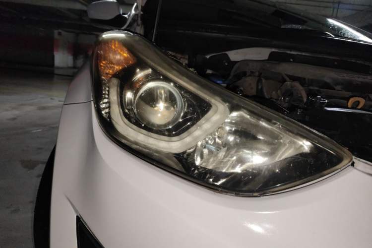 Used Hyundai Elantra (5th Generation / Langdong) 2016 1.6L Automatic Smart Version Right Front Headlight