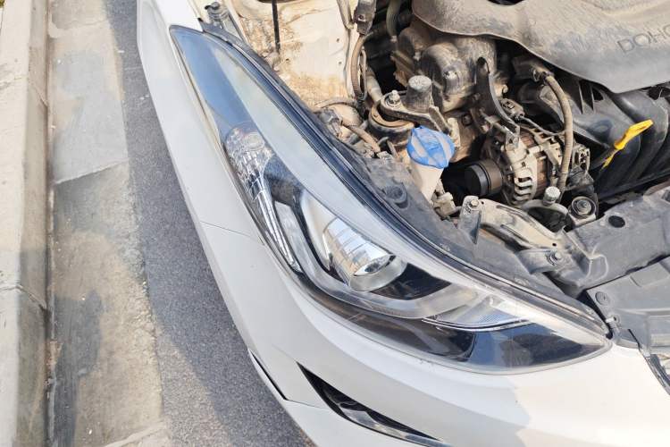Used Hyundai Elantra (5th Generation / Langdong) 2016 1.6L Automatic Smart Version Right Front Headlight
