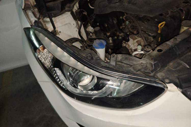 Used Hyundai Elantra (5th Generation / Langdong) 2016 1.6L Automatic Smart Version Right Front Headlight