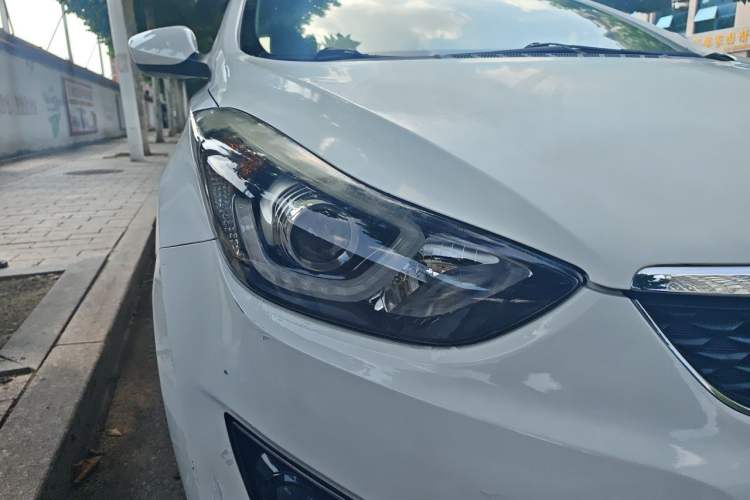 Used Hyundai Elantra (5th Generation / Langdong) 2016 1.6L Automatic Smart Version Right Front Headlight