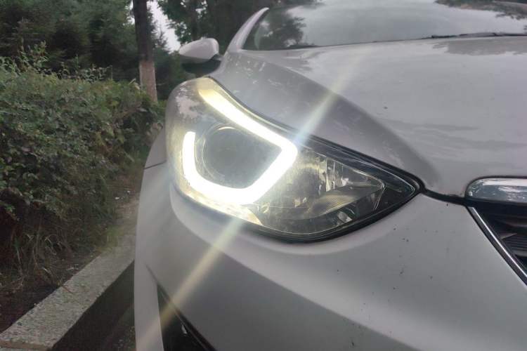 Used Hyundai Elantra (5th Generation / Langdong) 2016 1.6L Manual Luxury Model Right Front Headlight