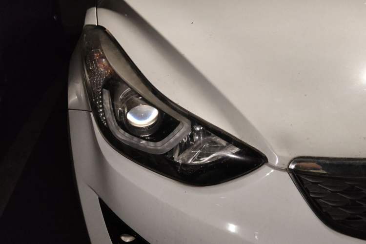 Used Hyundai Elantra (5th Generation / Langdong) 2016 1.6L Automatic Smart Version Right Front Headlight