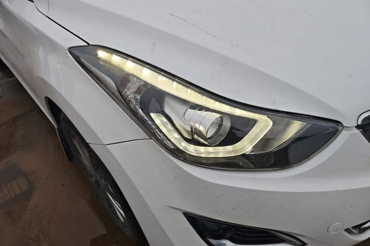 Used Hyundai Elantra (5th Generation / Langdong) 2016 1.6L Manual Luxury Model Right Front Headlight