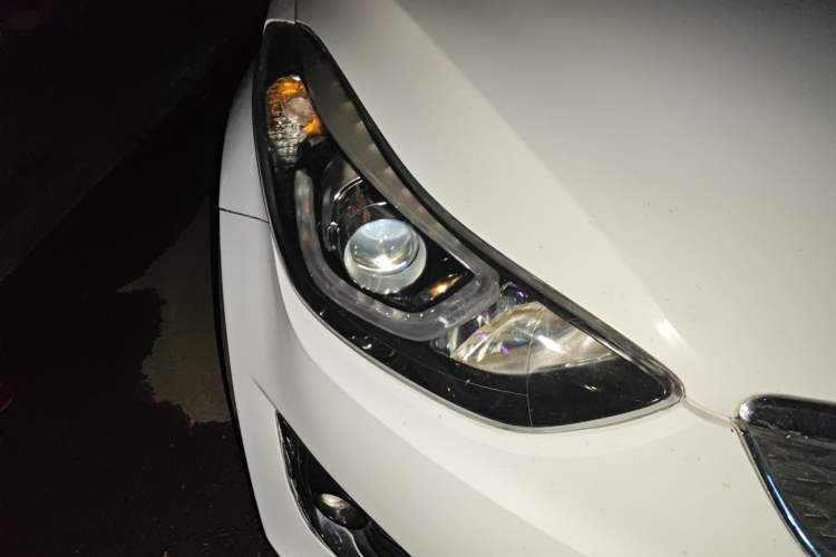 Used Hyundai Elantra (5th Generation / Langdong) 2016 1.6L Manual Luxury Model Right Front Headlight