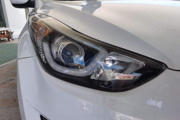Used Hyundai Elantra (5th Generation / Langdong) 2016 1.6L Automatic Smart Version Right Front Headlight