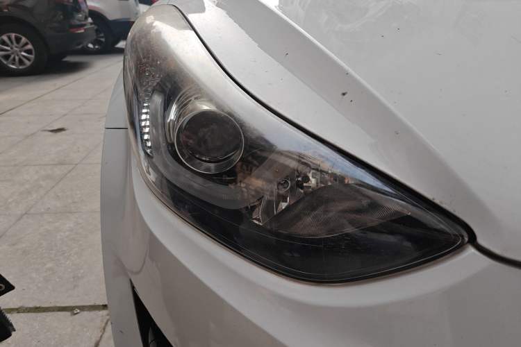 Used Hyundai Elantra (5th Generation / Langdong) 2016 1.6L Automatic Smart Version Right Front Headlight