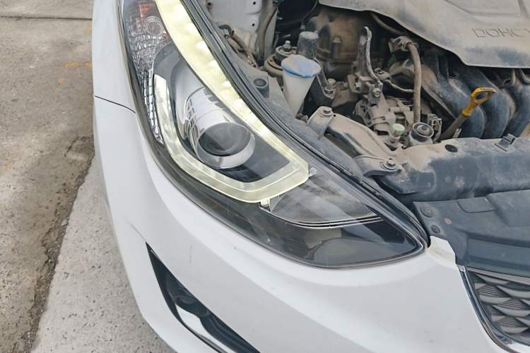 Used Hyundai Elantra (5th Generation / Langdong) 2016 1.6L Manual Luxury Model Right Front Headlight