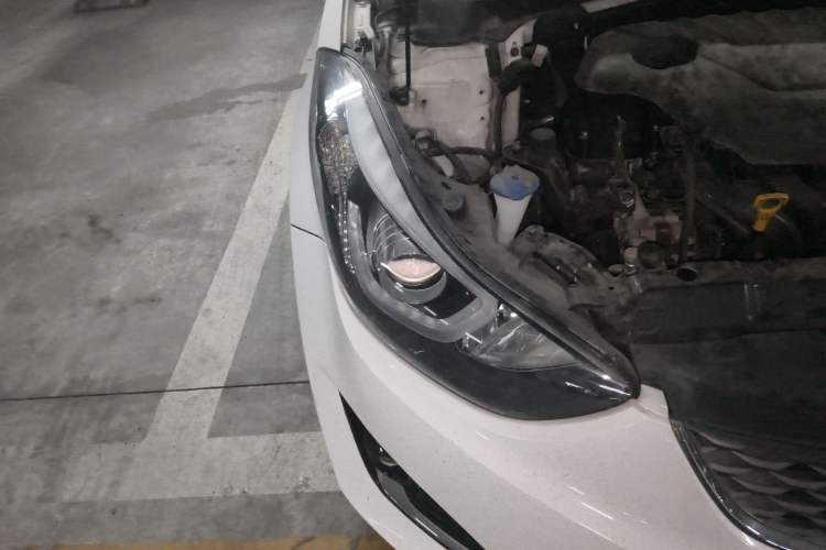 Used Hyundai Elantra (5th Generation / Langdong) 2016 1.6L Automatic Prestige Model Right Front Headlight