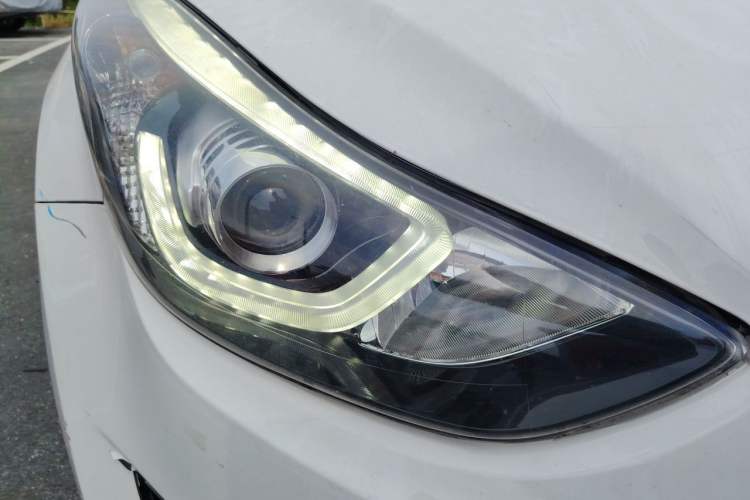 Used Hyundai Elantra (5th Generation / Langdong) 2016 1.6L Manual Luxury Model Right Front Headlight