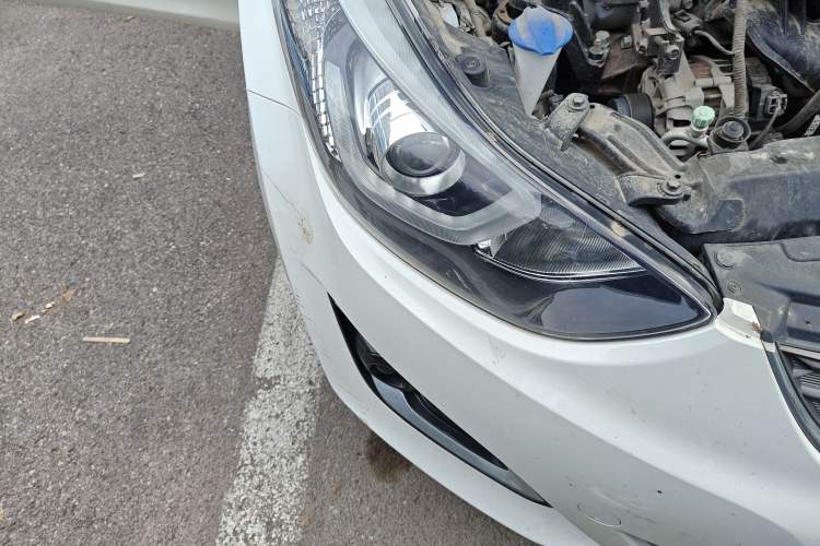 Used Hyundai Elantra (5th Generation / Langdong) 2016 1.6L Manual Luxury Model Right Front Headlight