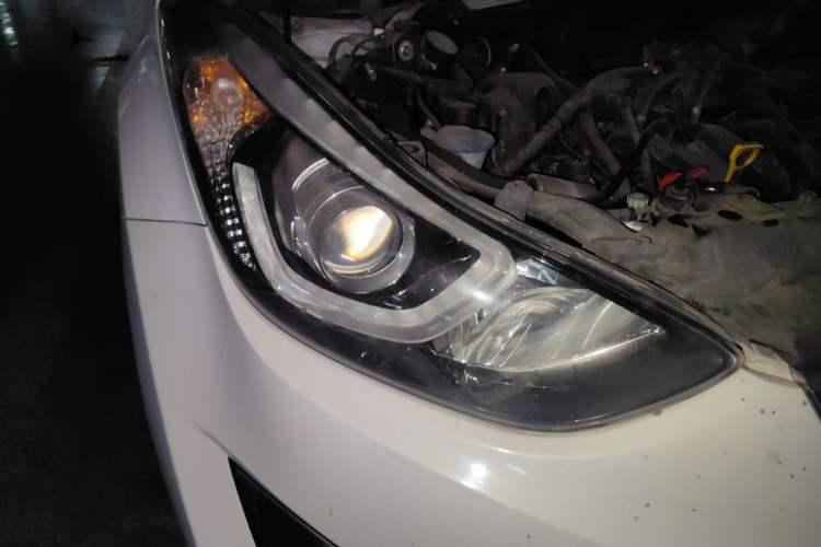Used Hyundai Elantra (5th Generation / Langdong) 2016 1.6L Manual Luxury Model Right Front Headlight