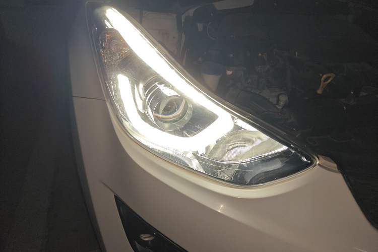 Used Hyundai Elantra (5th Generation / Langdong) 2016 1.6L Automatic Smart Version Right Front Headlight