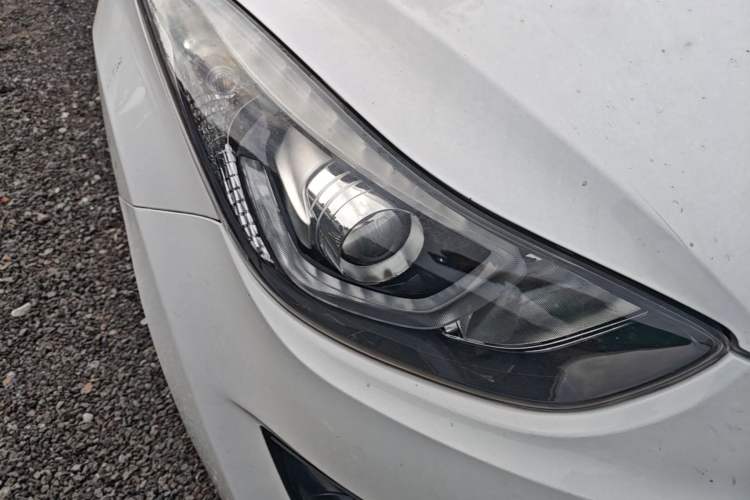 Used Hyundai Elantra (5th Generation / Langdong) 2016 1.6L Automatic Smart Version Right Front Headlight