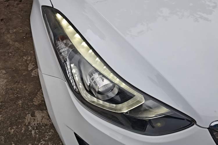 Used Hyundai Elantra (5th Generation / Langdong) 2016 1.6L Manual Luxury Model Right Front Headlight