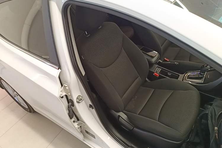 Used Hyundai Elantra (5th Generation / Langdong) 2016 1.6L Automatic Prestige Model Right Front Seat