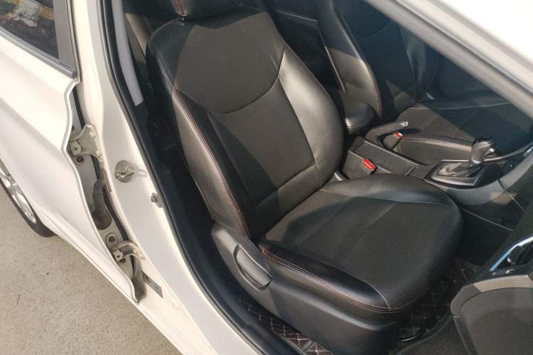 Used Hyundai Elantra (5th Generation / Langdong) 2016 1.6L Automatic Smart Version Right Front Seat