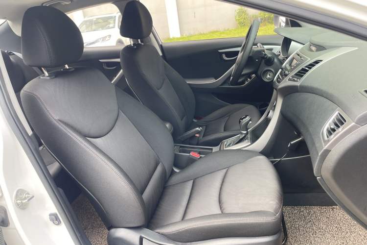 Used Hyundai Elantra (5th Generation / Langdong) 2016 1.6L Automatic Smart Version Right Front Seat