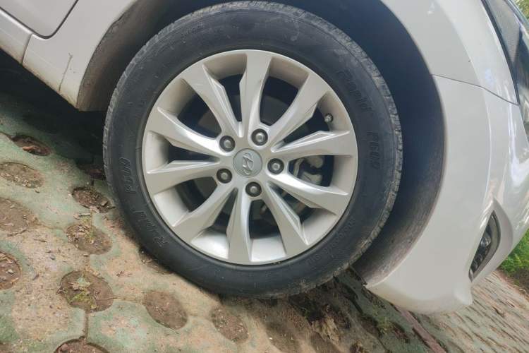 Used Hyundai Elantra (5th Generation / Langdong) 2016 1.6L Automatic Prestige Model Right Front Wheel Hub