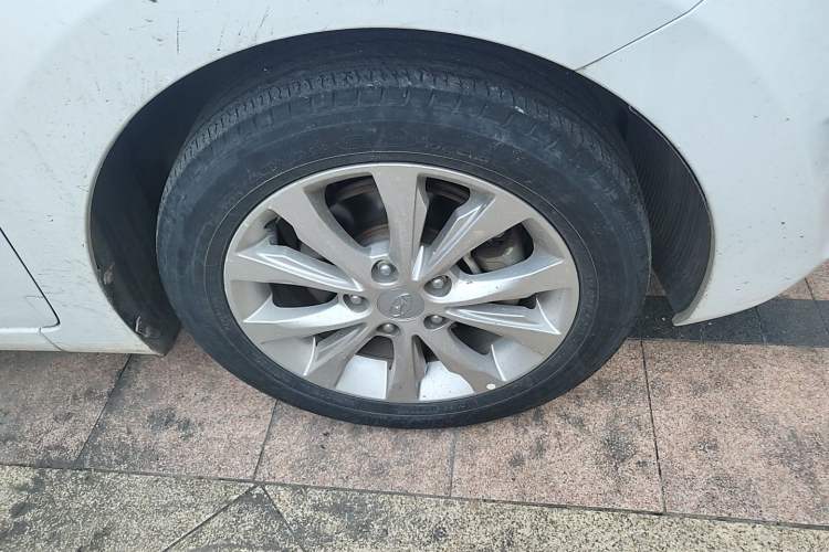 Used Hyundai Elantra (5th Generation / Langdong) 2016 1.6L Automatic Smart Version Right Front Wheel Hub