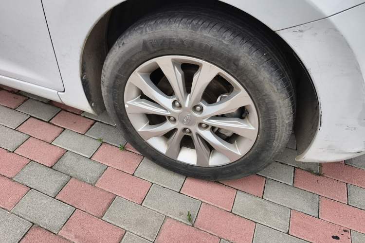 Used Hyundai Elantra (5th Generation / Langdong) 2016 1.6L Automatic Prestige Model Right Front Wheel Hub