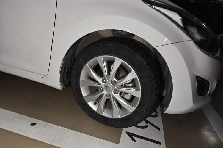 Used Hyundai Elantra (5th Generation / Langdong) 2016 1.6L Manual Luxury Model Right Front Wheel Hub