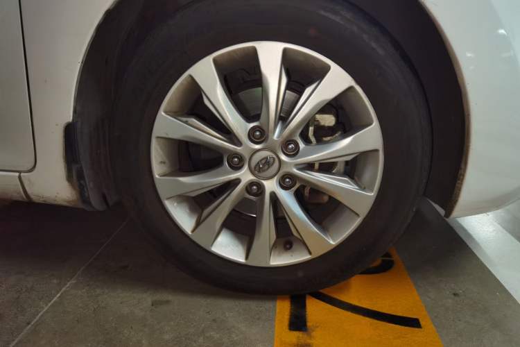 Used Hyundai Elantra (5th Generation / Langdong) 2016 1.6L Automatic Prestige Model Right Front Wheel Hub
