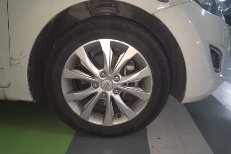 Used Hyundai Elantra (5th Generation / Langdong) 2016 1.6L Automatic Smart Version Right Front Wheel Hub