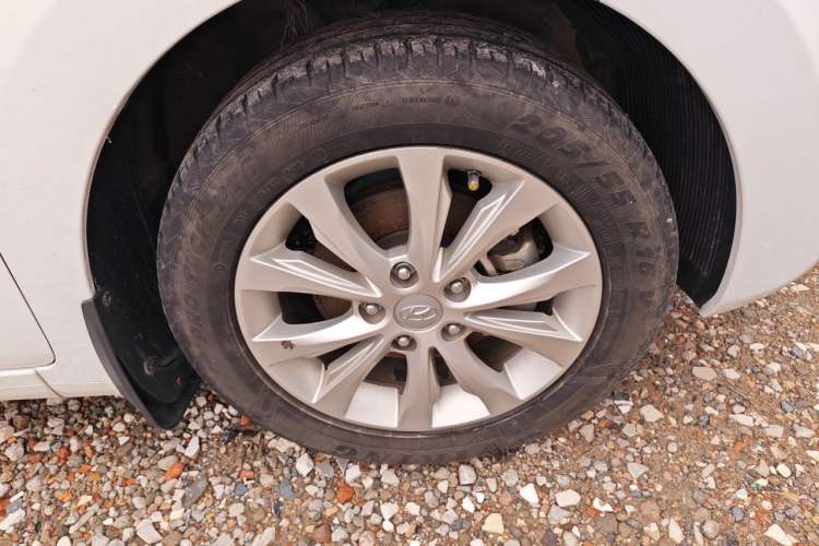 Used Hyundai Elantra (5th Generation / Langdong) 2016 1.6L Automatic Prestige Model Right Front Wheel Hub