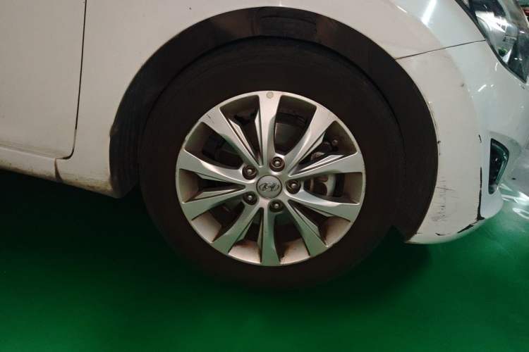 Used Hyundai Elantra (5th Generation / Langdong) 2016 1.6L Automatic Smart Version Right Front Wheel Hub