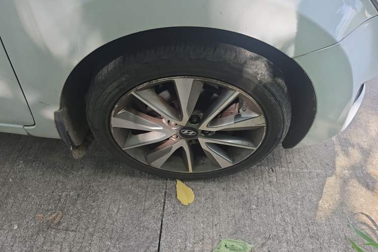 Used Hyundai Elantra (5th Generation / Langdong) 2016 1.6L Automatic Prestige Model Right Front Wheel Hub
