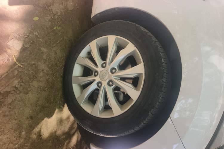 Used Hyundai Elantra (5th Generation / Langdong) 2016 1.6L Automatic Smart Version Right Front Wheel Hub