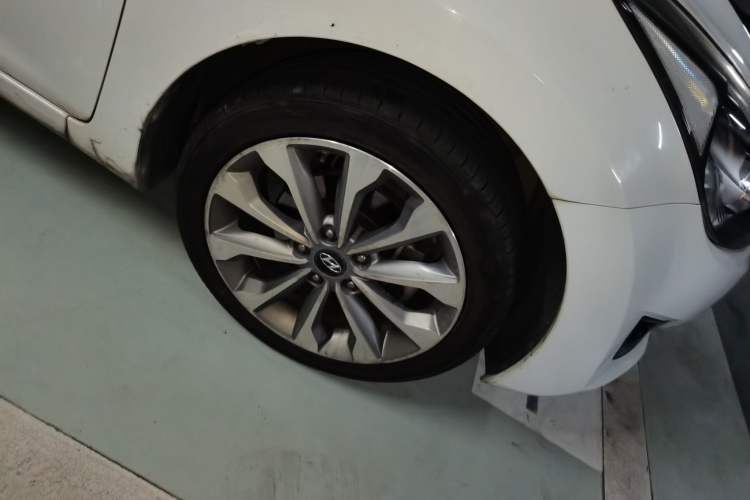 Used Hyundai Elantra (5th Generation / Langdong) 2016 1.6L Automatic Prestige Model Right Front Wheel Hub