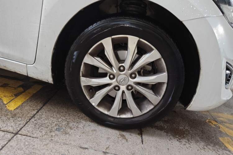 Used Hyundai Elantra (5th Generation / Langdong) 2016 1.6L Automatic Prestige Model Right Front Wheel Hub