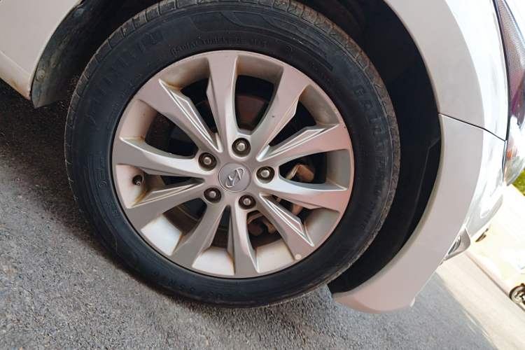 Used Hyundai Elantra (5th Generation / Langdong) 2016 1.6L Manual Luxury Model Right Front Wheel Hub