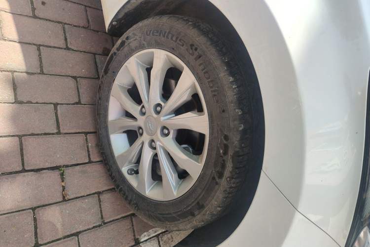 Used Hyundai Elantra (5th Generation / Langdong) 2016 1.6L Automatic Prestige Model Right Front Wheel Hub